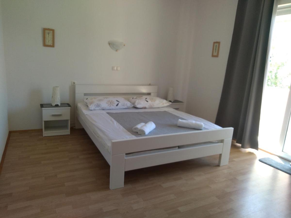 Apartments Kampor Damira Rab Town Esterno foto