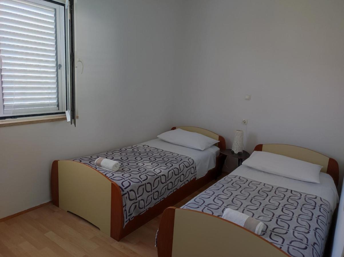 Apartments Kampor Damira Rab Town Esterno foto